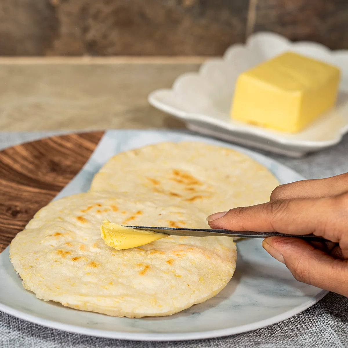 Arepa tradicional con margarina